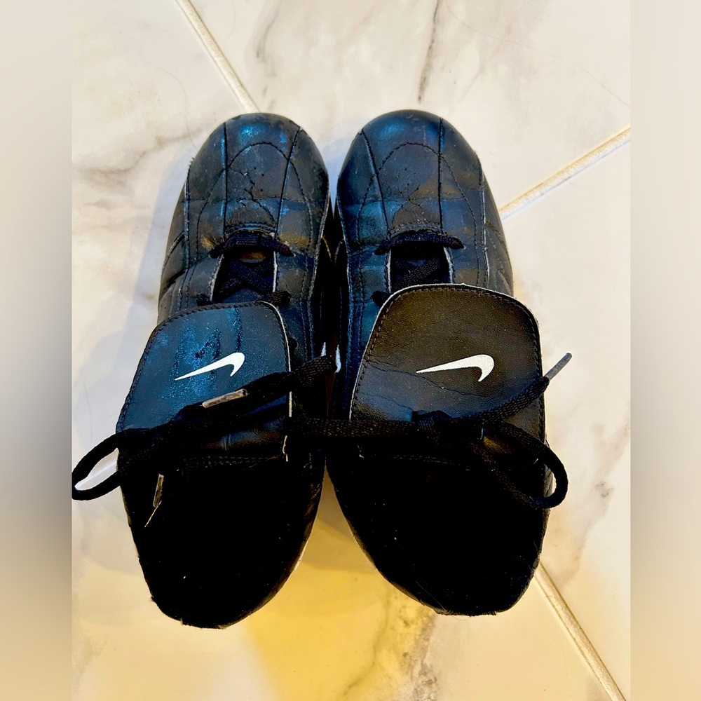 NWOT Nike Youth Ribbie Jr cleats.  Sz. 5.5 Y